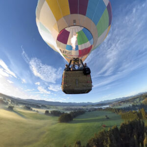 Ballonfahrt München, abheben mit Aeroballonsport entlang der Alpen.