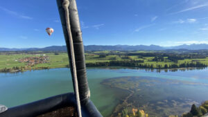 Romantische Ballonfahrt über Alpen bei München
